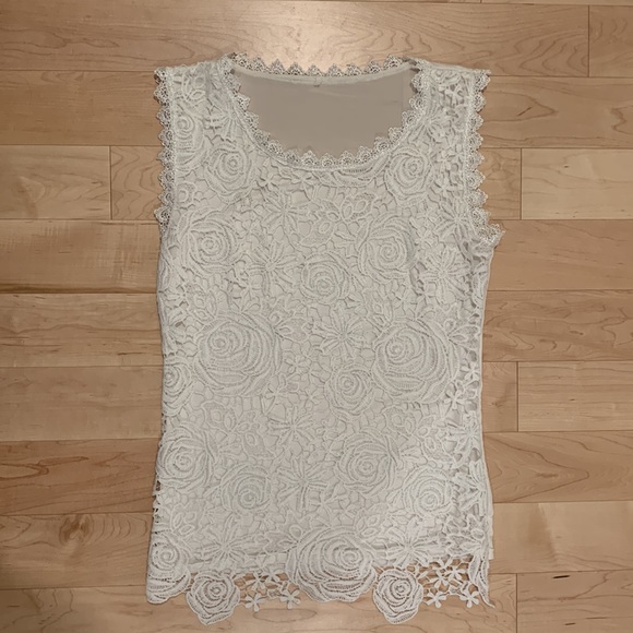 White rose embroidered blouse - Picture 11 of 13